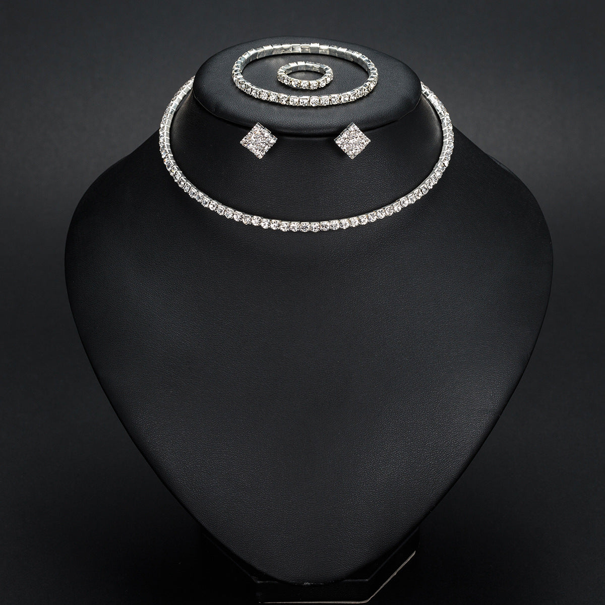 Trendy Fashion Hollow Jeweled Collar Pattern Jewelry Set