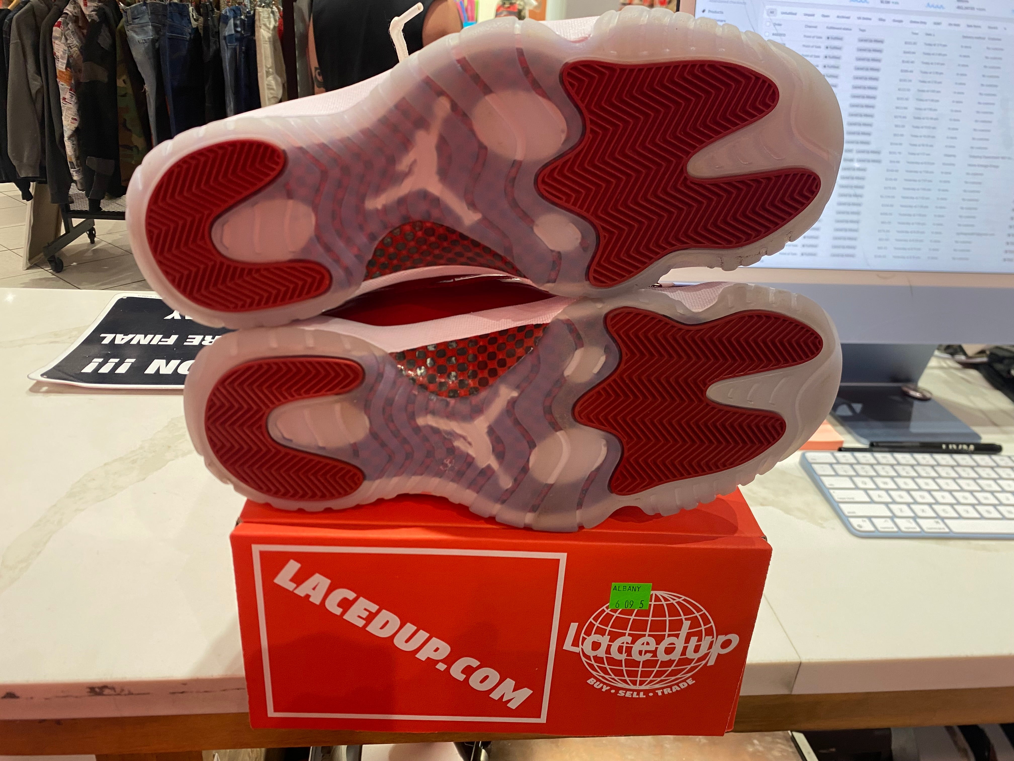 PRE OWNED Jordan 11 Retro Cherry (2022)