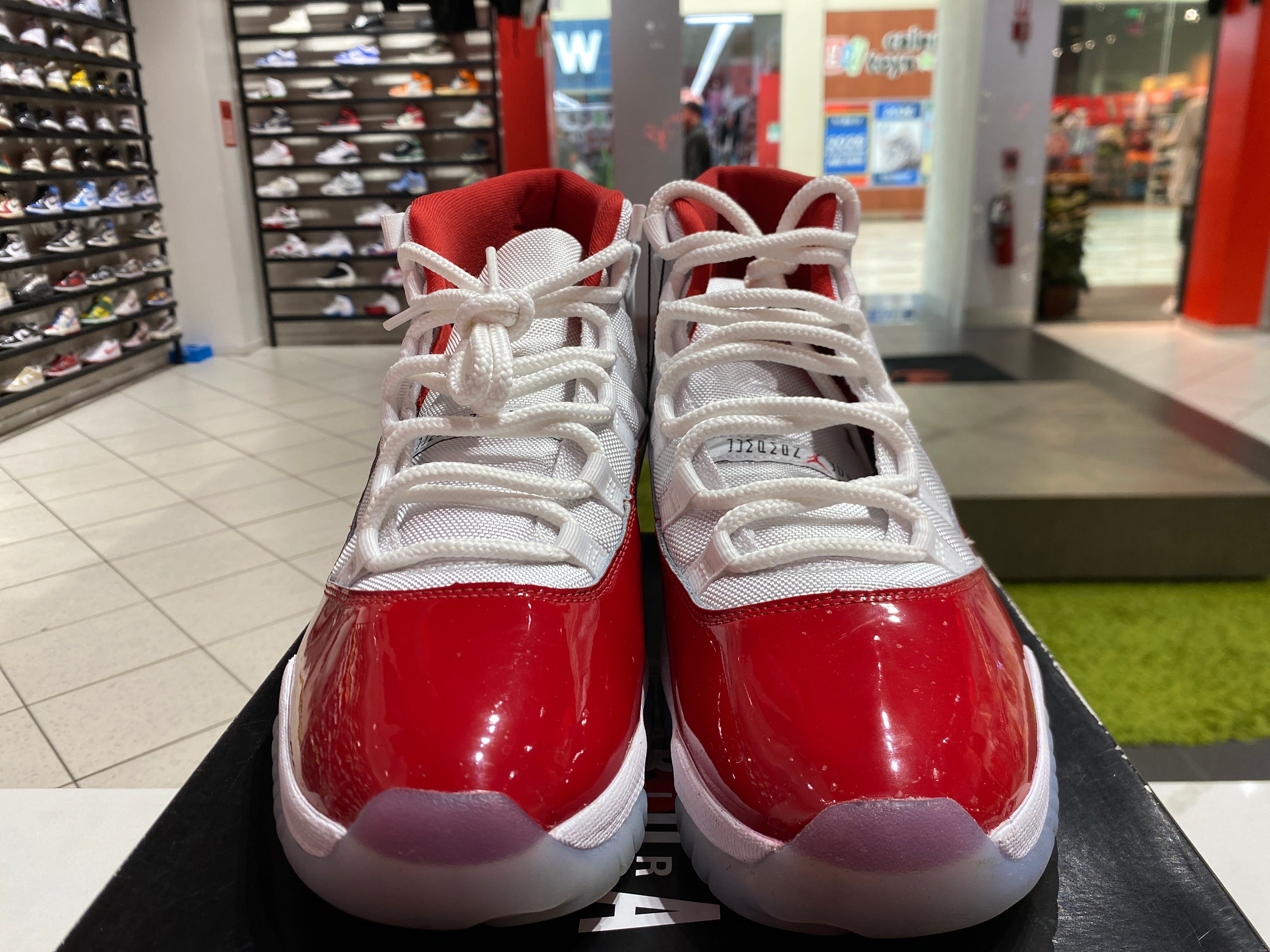 PRE OWNED Jordan 11 Retro Cherry (2022)