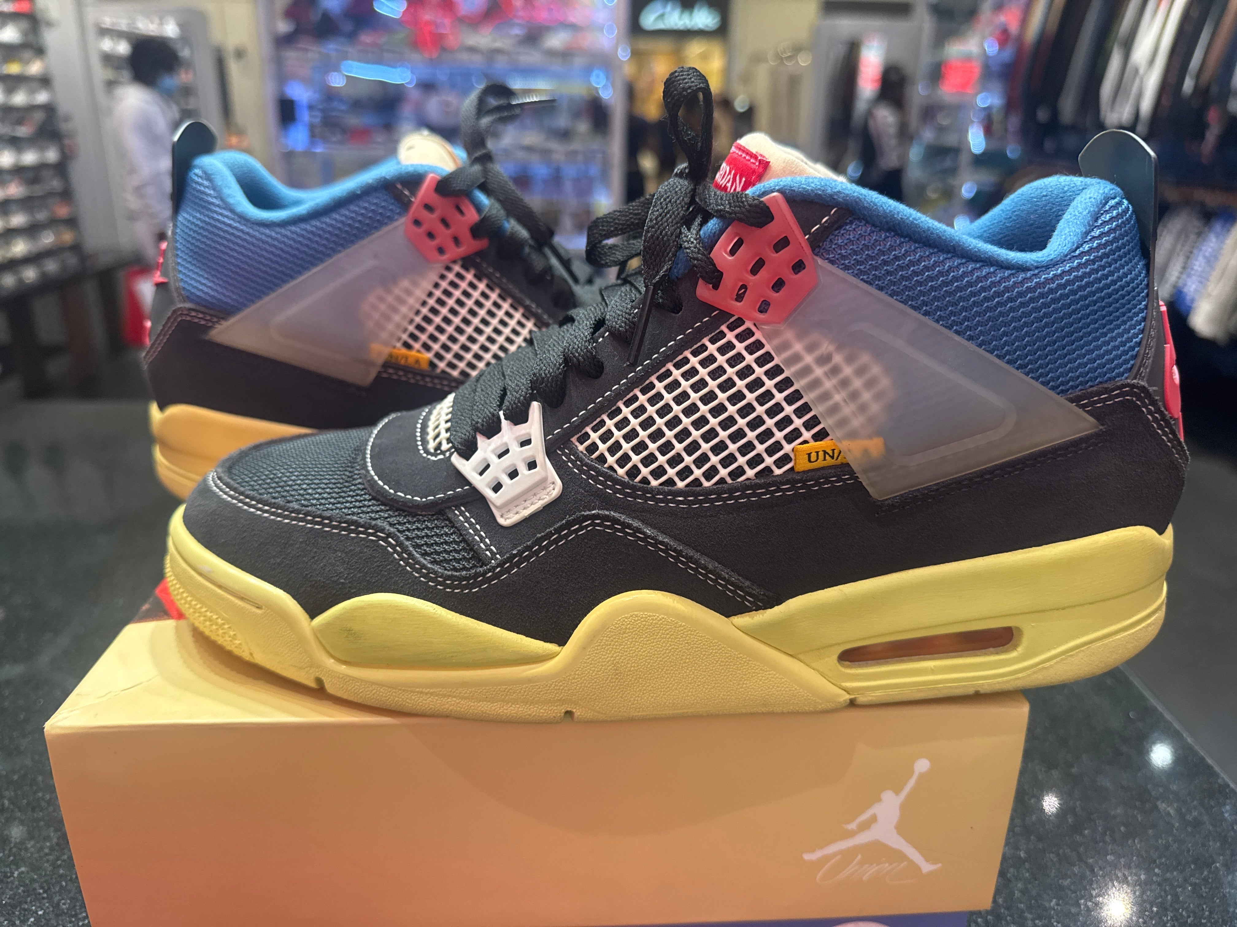 PRE OWNED Jordan 4 Retro Union Off Noir