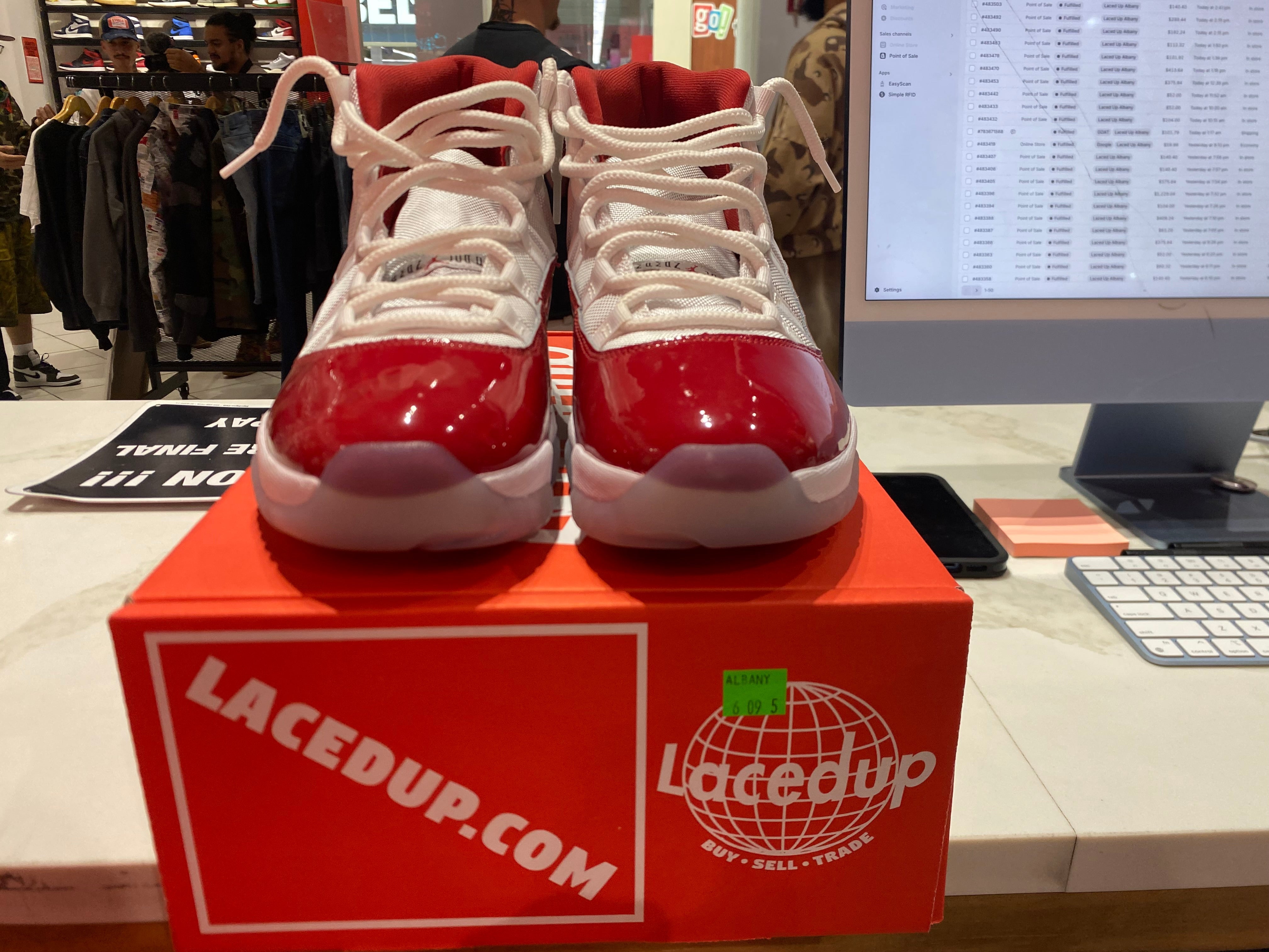 PRE OWNED Jordan 11 Retro Cherry (2022)