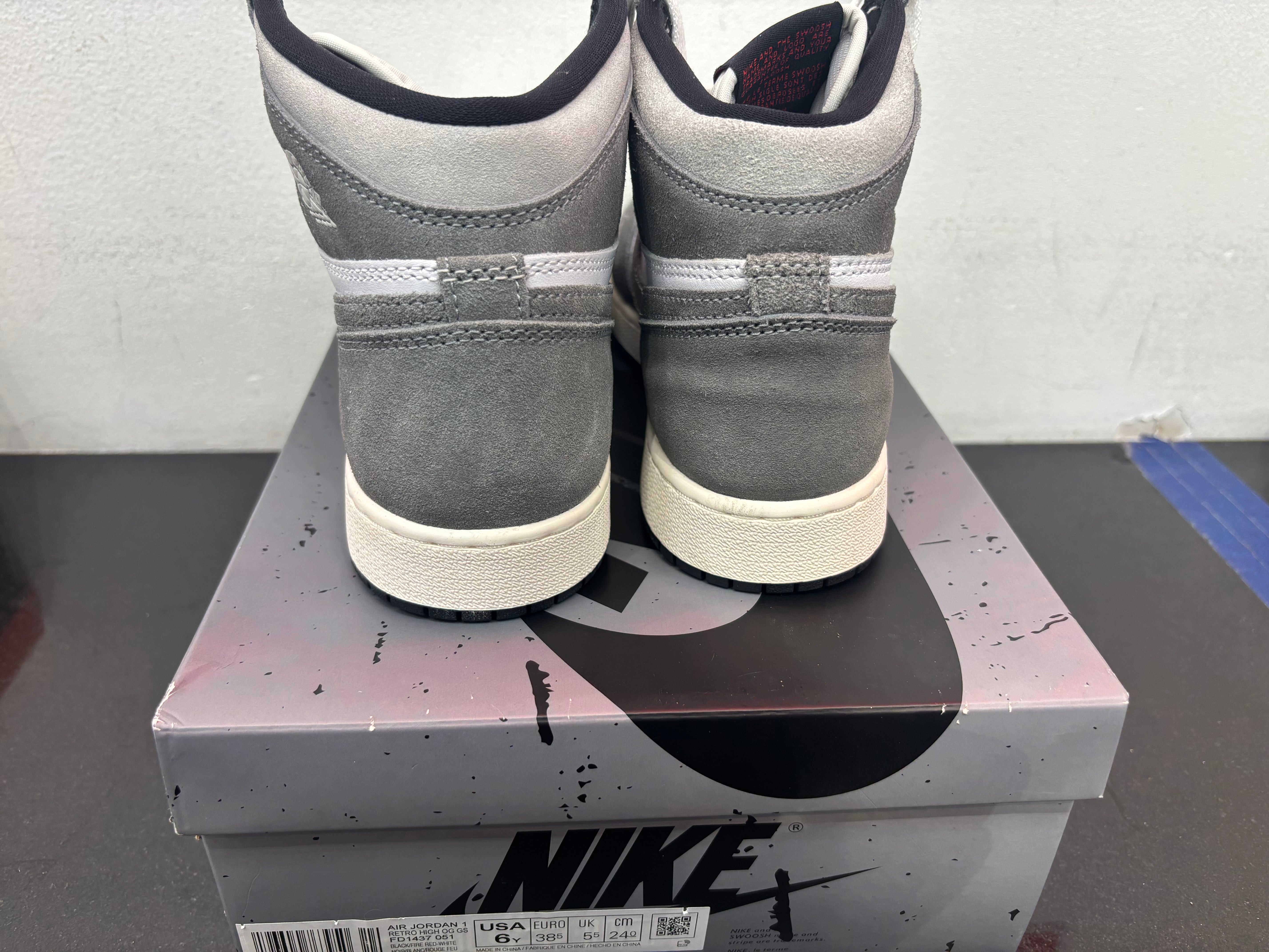 PRE OWNED Air Jordan Retro 1 High OG Washed Black (GS)