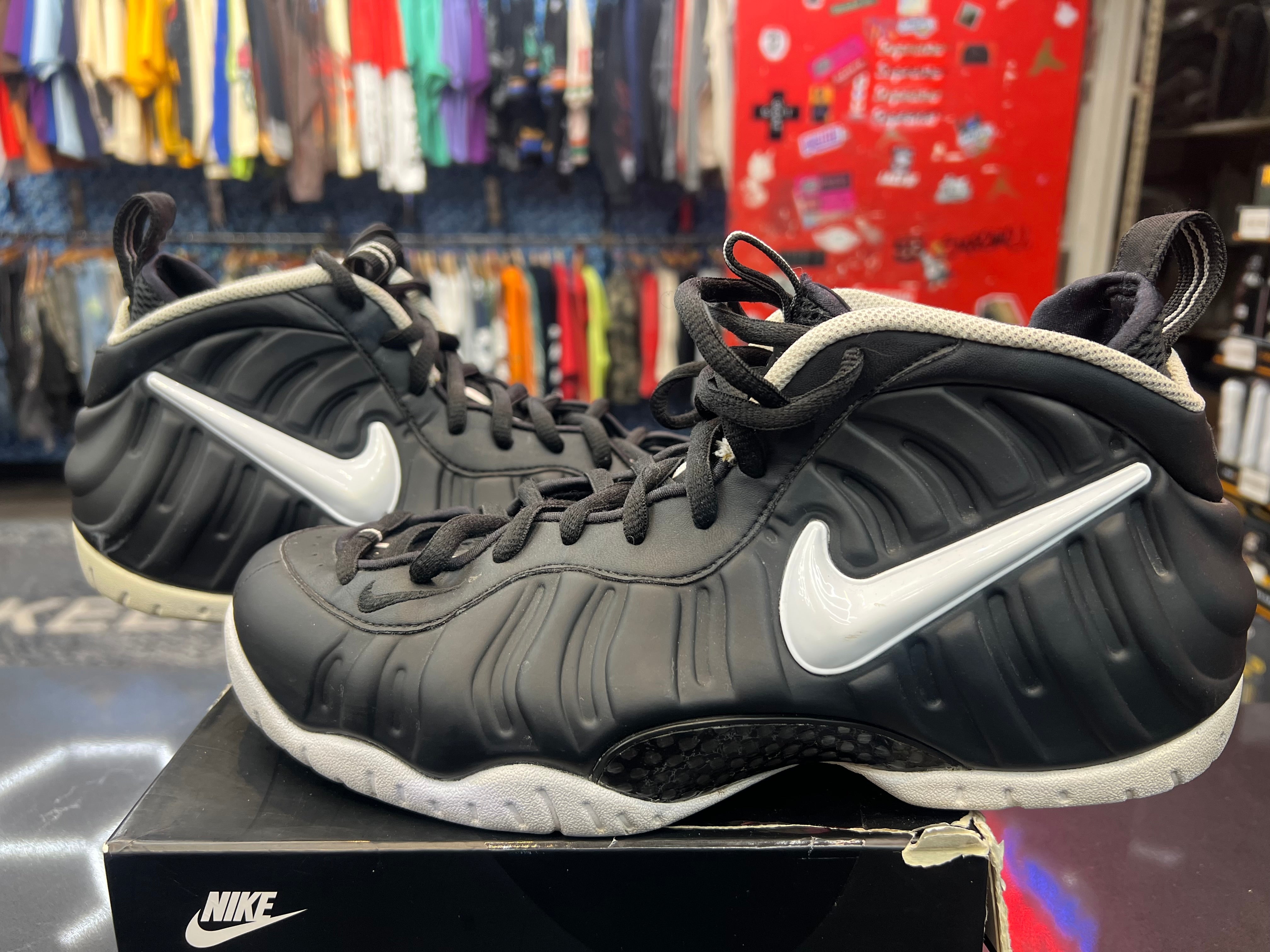 PRE OWNED Nike Air Foamposite Pro Dr. Doom (2016)