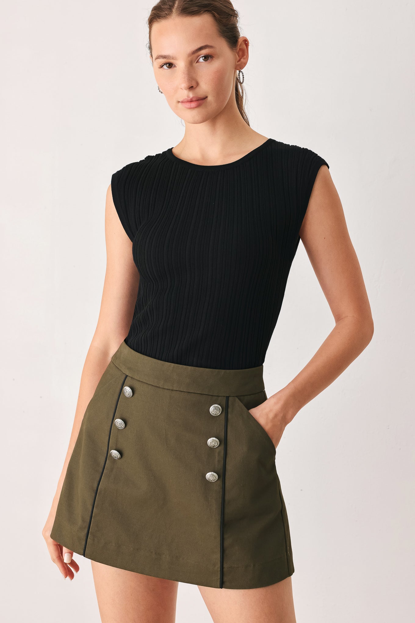 RANGER GREEN TAILORED WOVEN SKORT