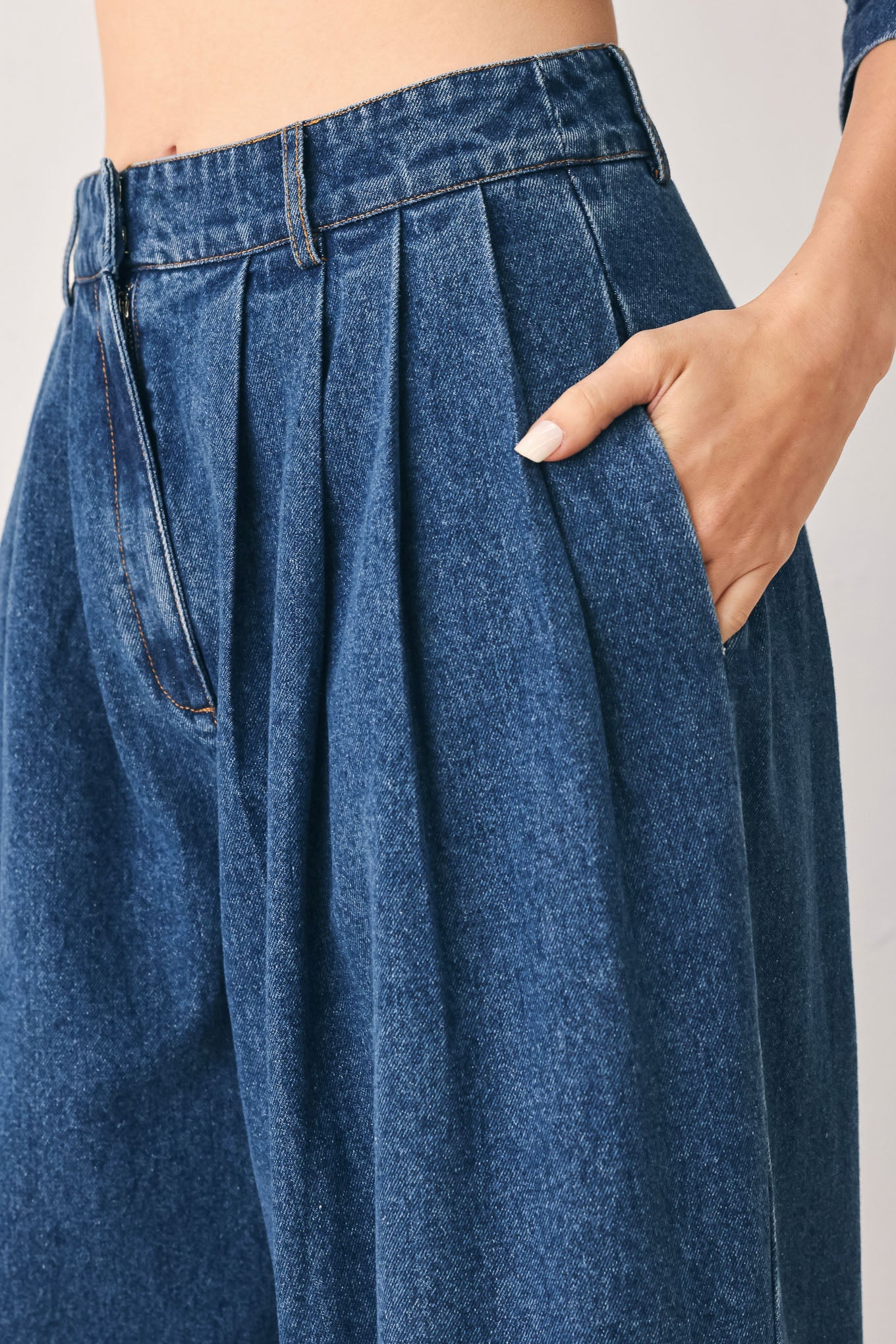 BLUE ECHO PLEATED DENIM WIDE LEG PANTS