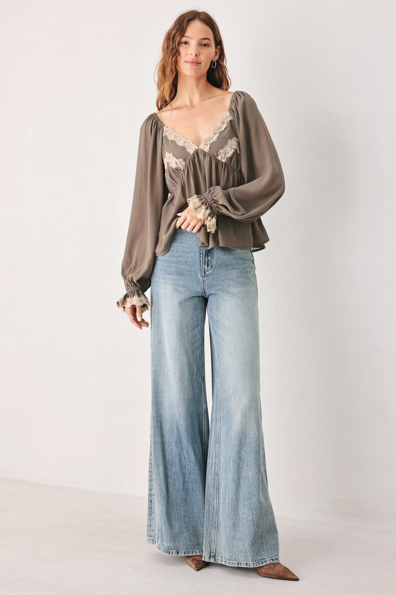 GREIGE ROMANTIC LACE-TRIM WOVEN TOP
