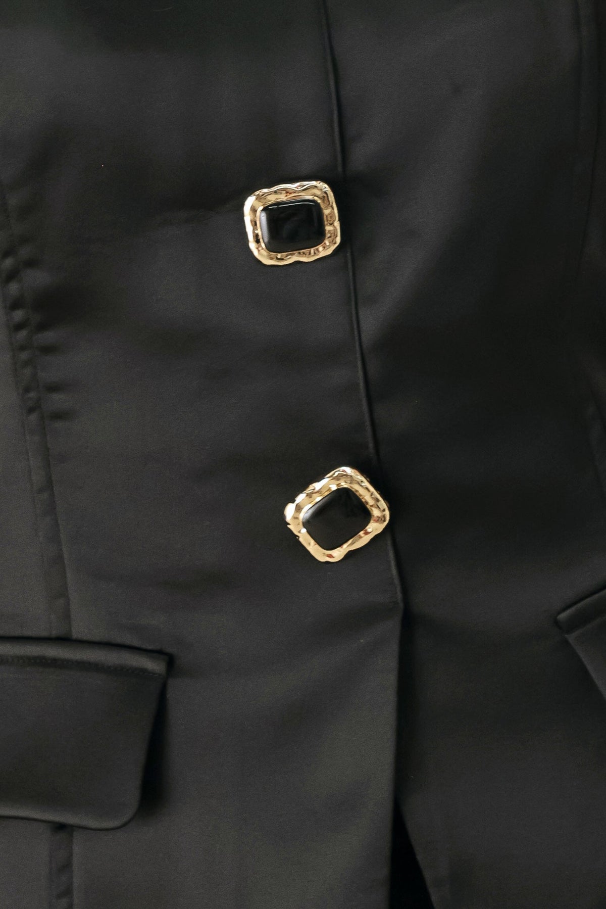 MODERN NOIR BLACK STRAPLESS BUTTON TOP