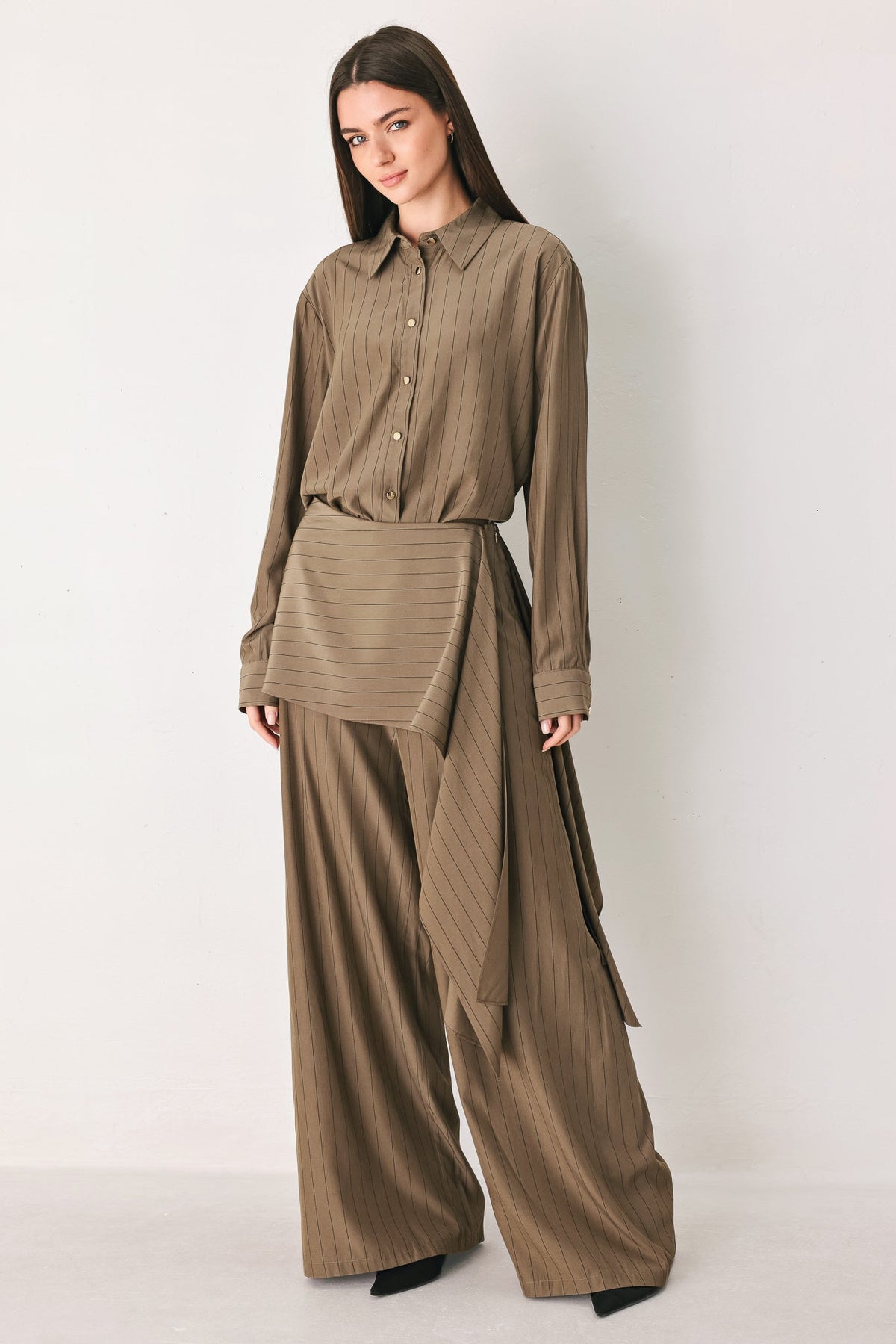 STRIPED DRAMA BROWN& BLACK BUTTON-DOWN TOP