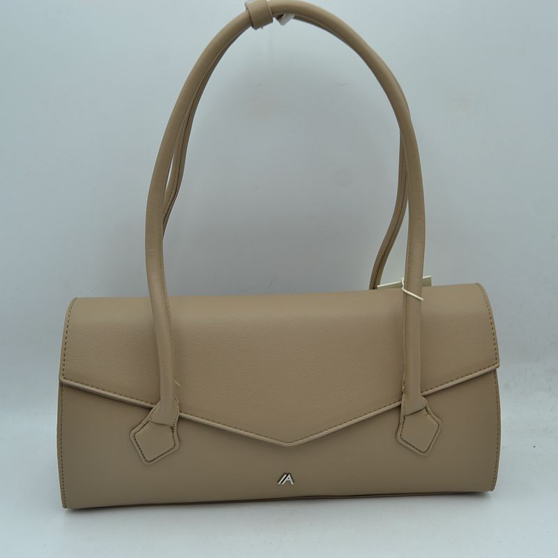 Minimalist Structured Shoulder Bag with Envelope Flap