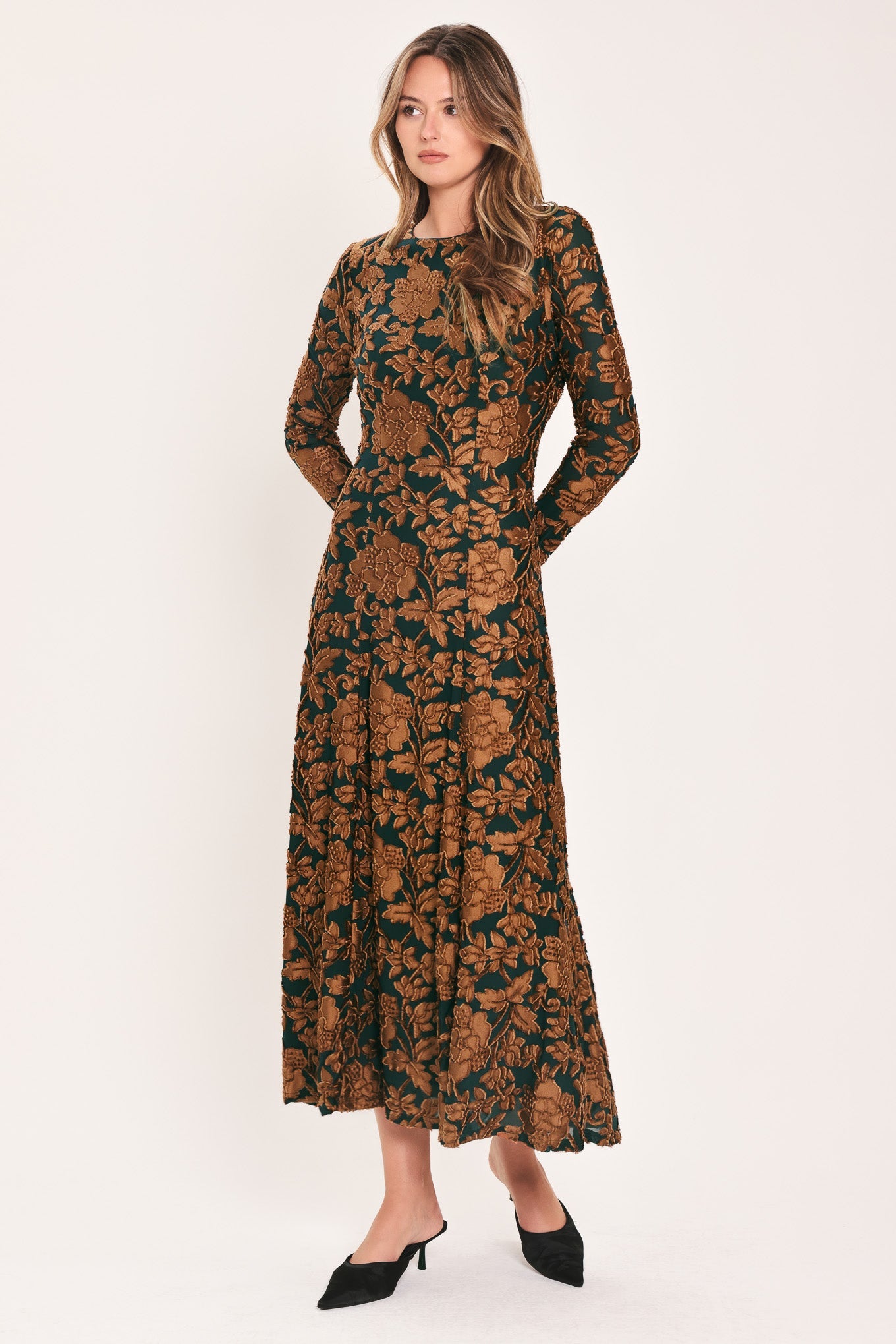 EMERALD ENCHANTMENT KELLY GREEN BURNOUT VELVET MAXI DRESS