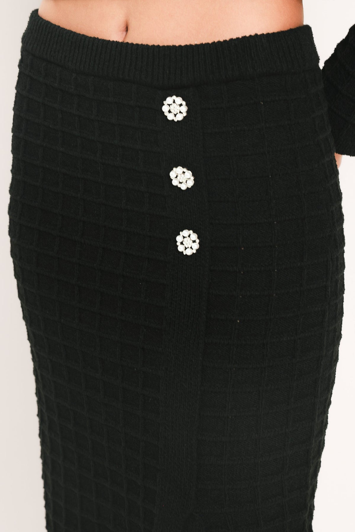 POLISHED MOMENT BLACK BUTTON-SLIT SWEATER MIDI SKIRT