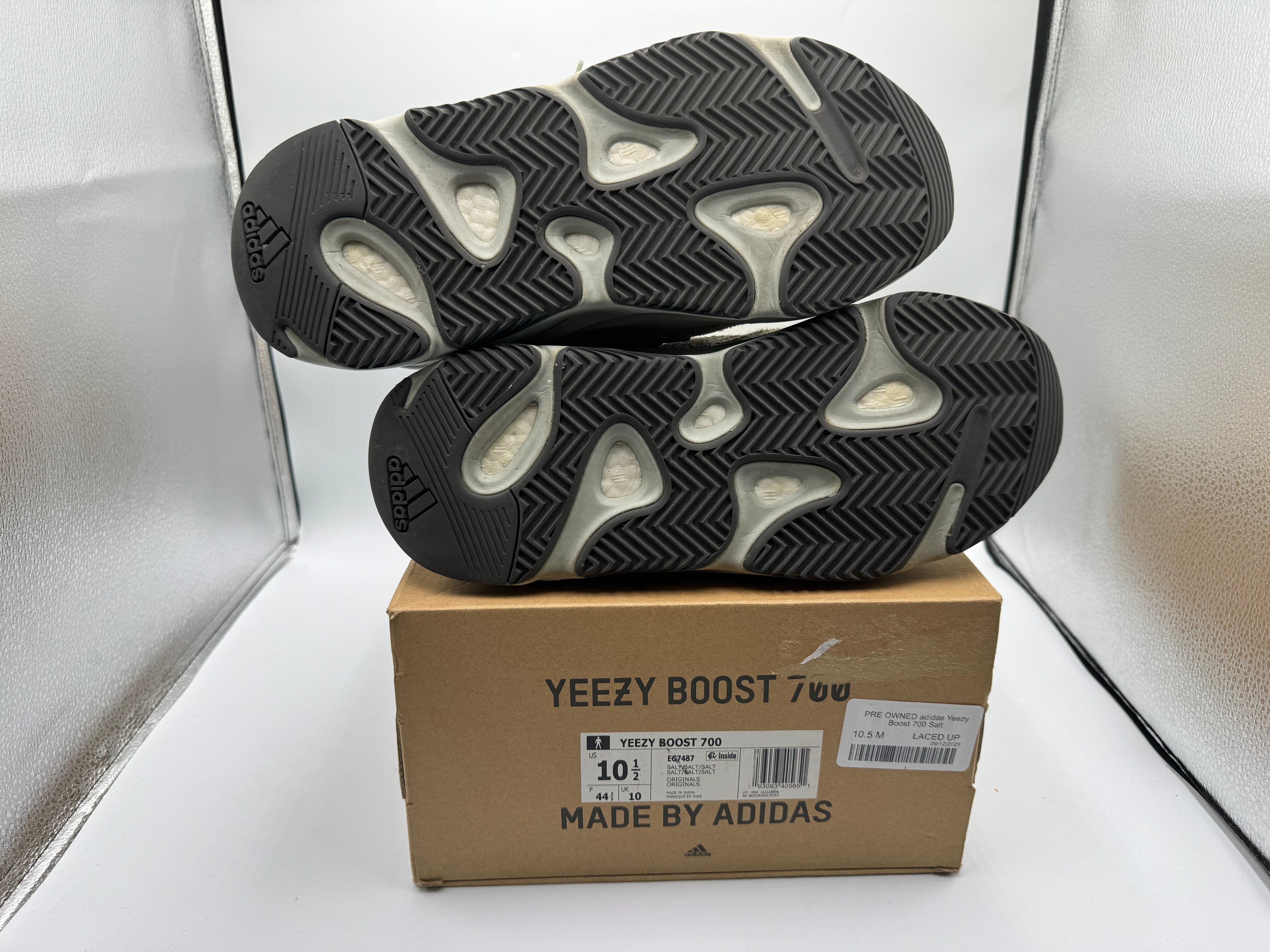 PRE OWNED adidas Yeezy Boost 700 Salt