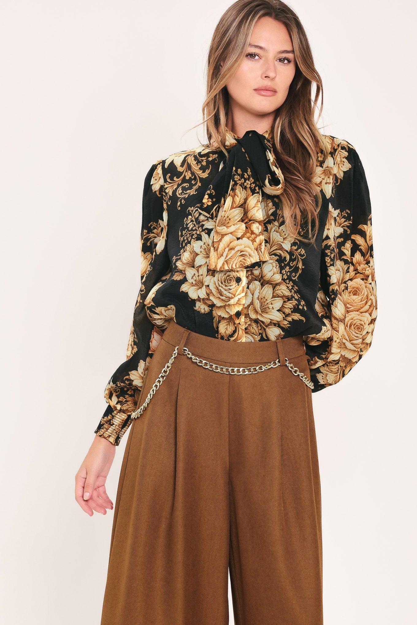 UPTOWN MOMENT CHAIN BELTED WIDE LEG PANTS