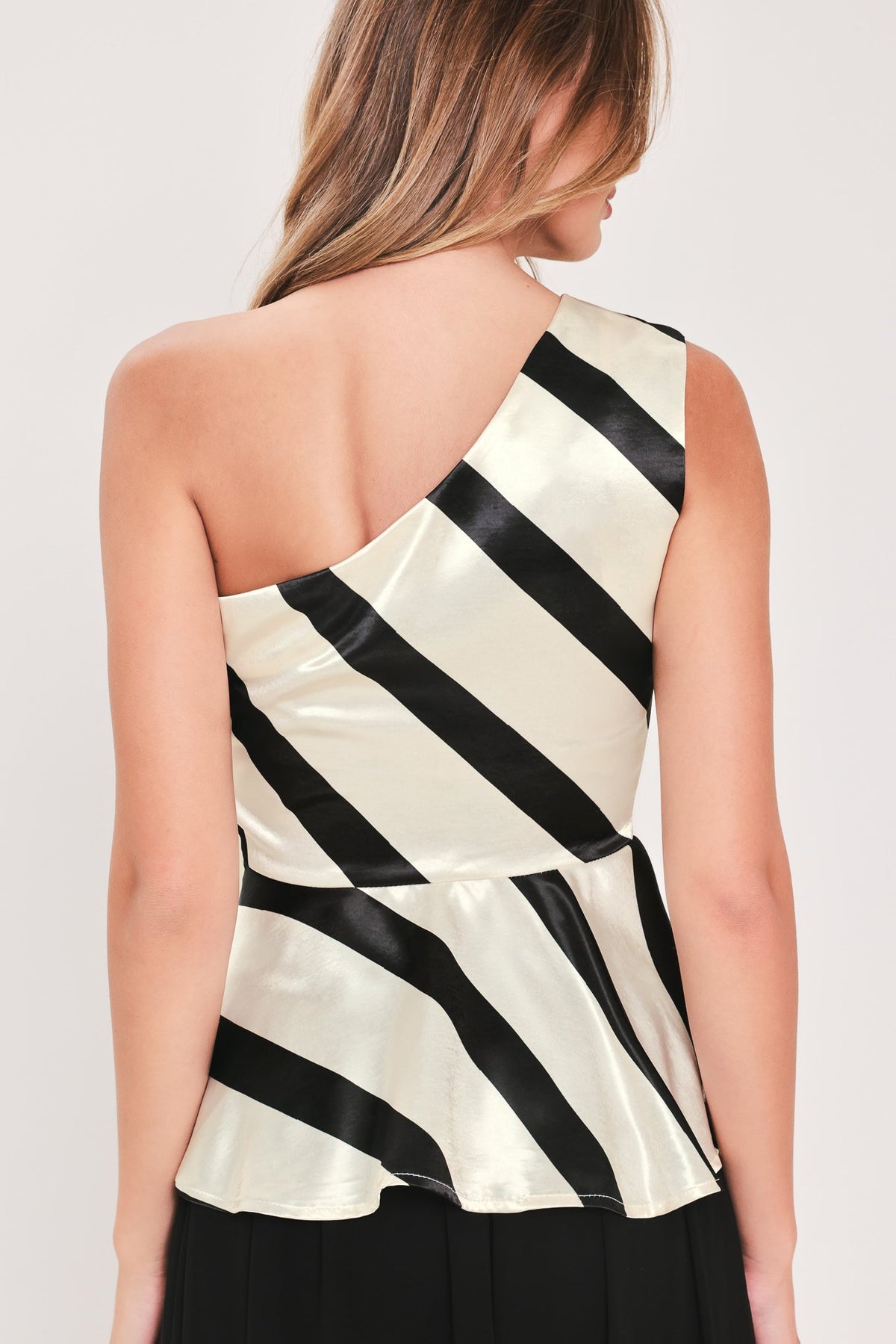 MONOCHROME MOMENT SATIN ONE-SHOULDER PEPLUM TOP