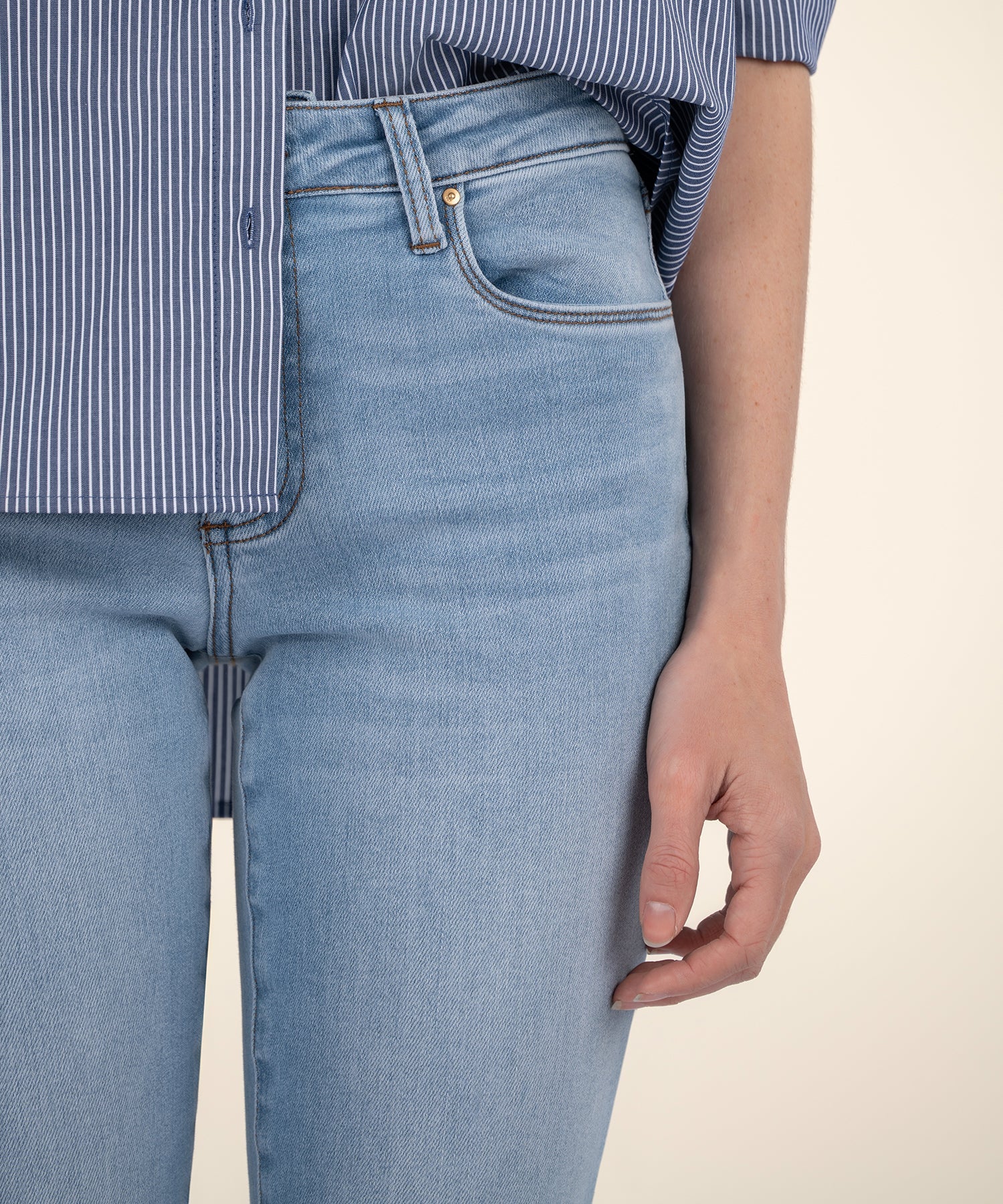 Reese Mid Rise Ankle Straight