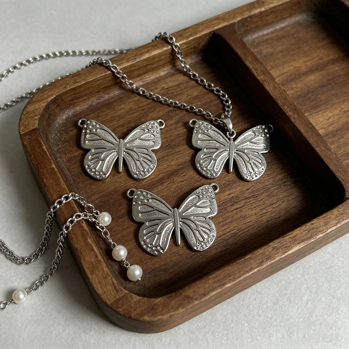 High-grade Large Metal Butterfly Double Hole Pendant