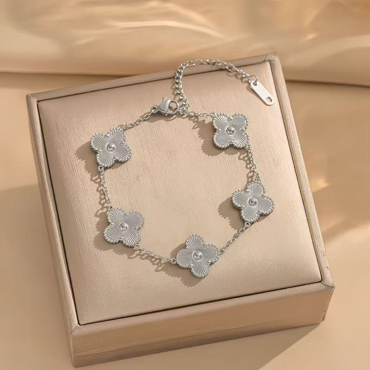 Creative Fashion Slouchy Four-leaf Clover Ear Jewelry Set