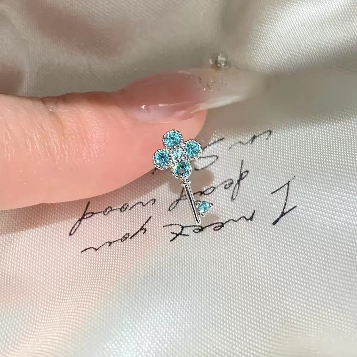 Pa Green Zirconium Umbilicaria Bone Nail Collection Earrings
