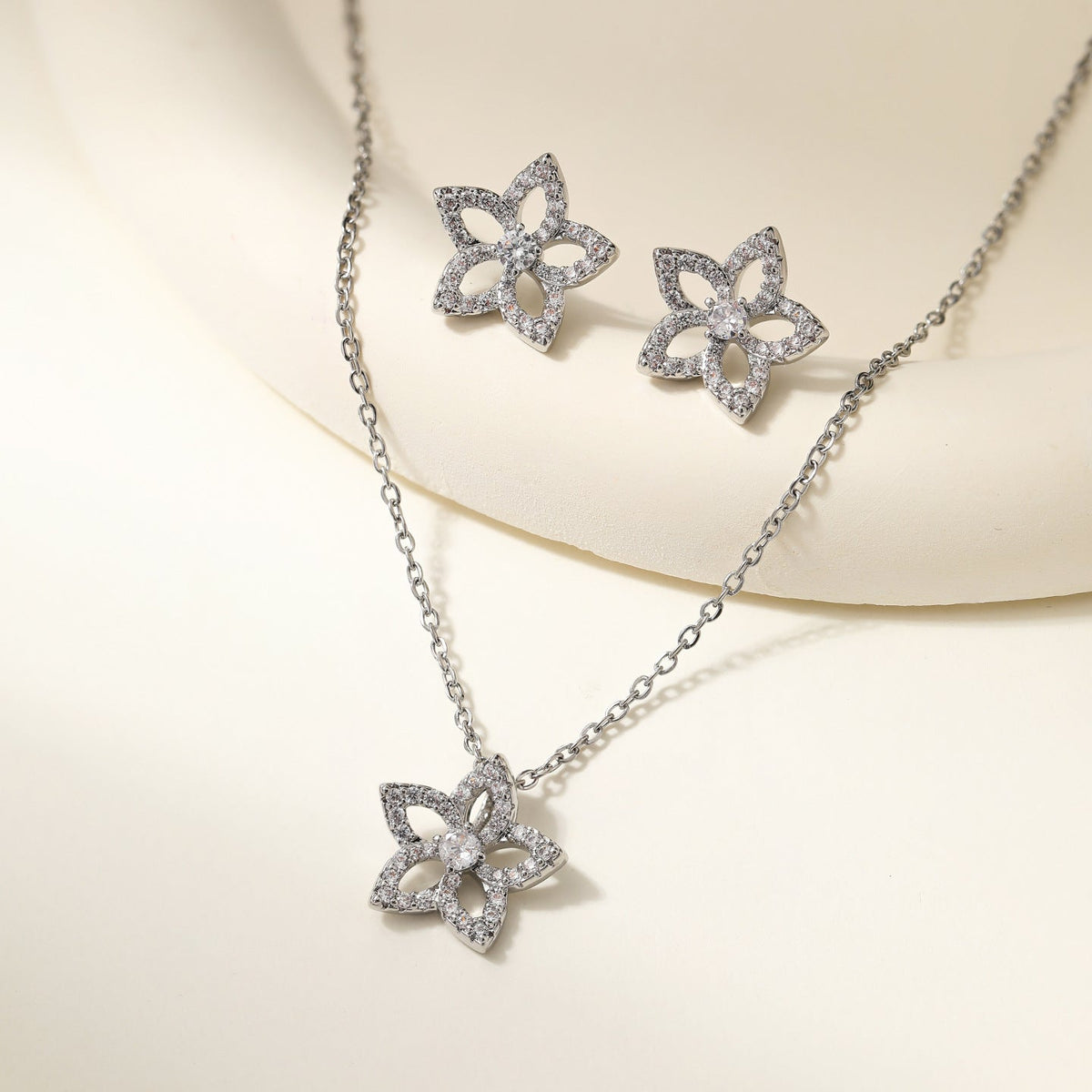Women's Clover Diamond In The Debris Butterfly Necklaces