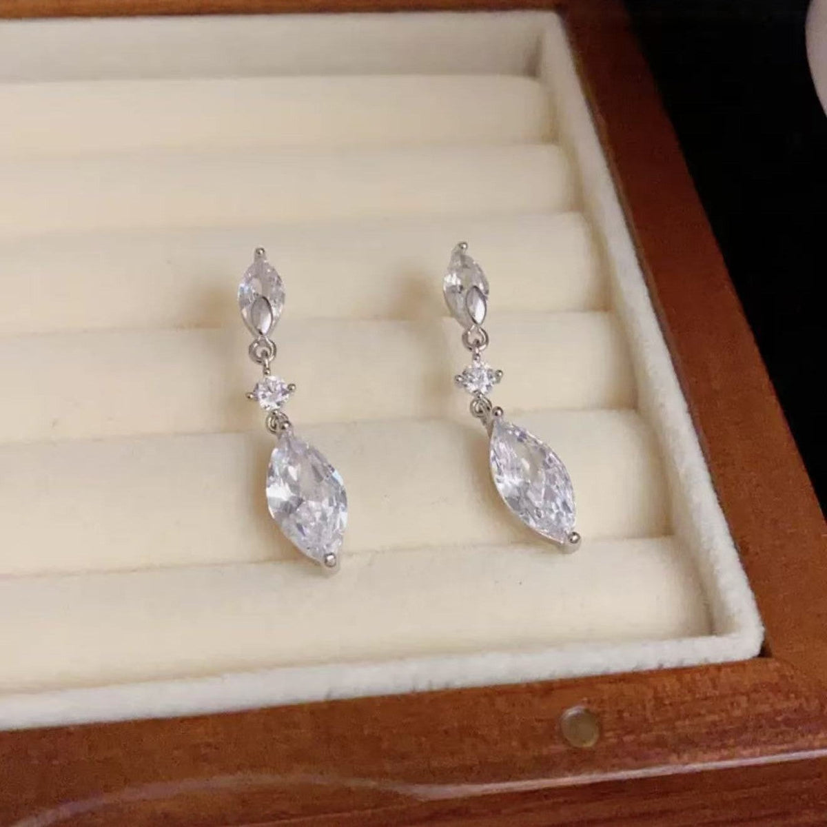 Women's Water Drop Zircon Light Luxury Temperament High-grade Stud Earrings
