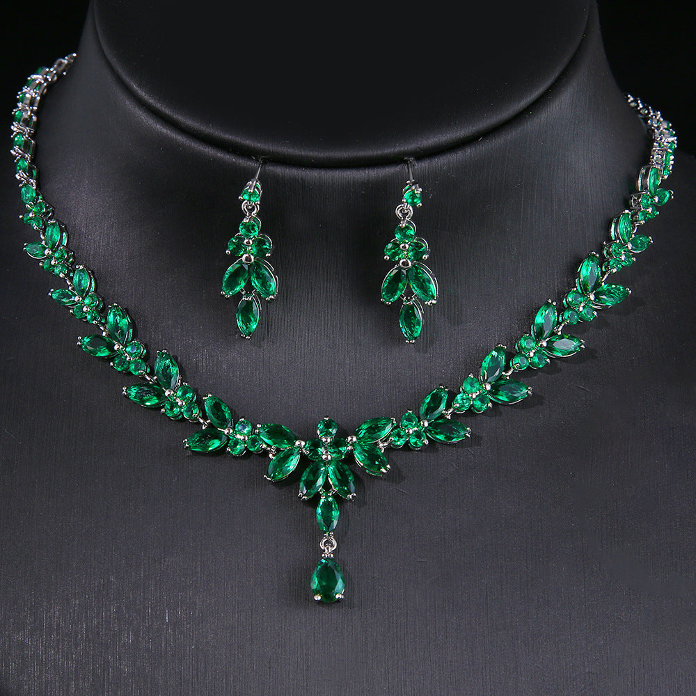 Fashionable Simple Elegant Long Horse Eye Water Necklaces