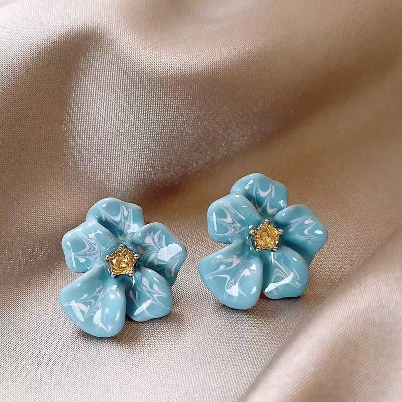 Jardin Monet Blue Glaze Flowers Pipa Pearl Chinese Retro Light Stud Earrings