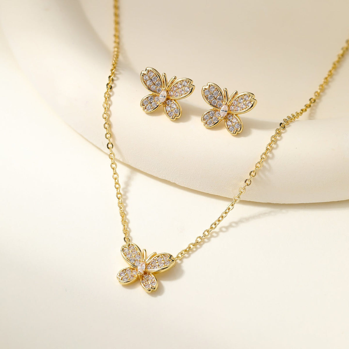 Women's Clover Diamond In The Debris Butterfly Necklaces