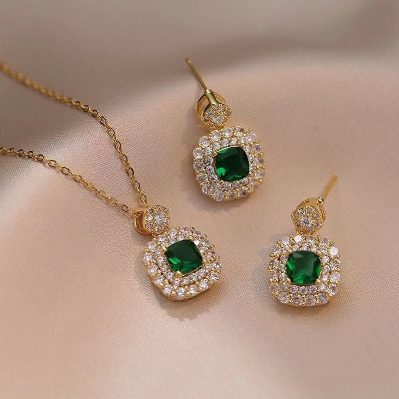 Luxury Aesthetic Design Clavicle Chain Vintage Pendant