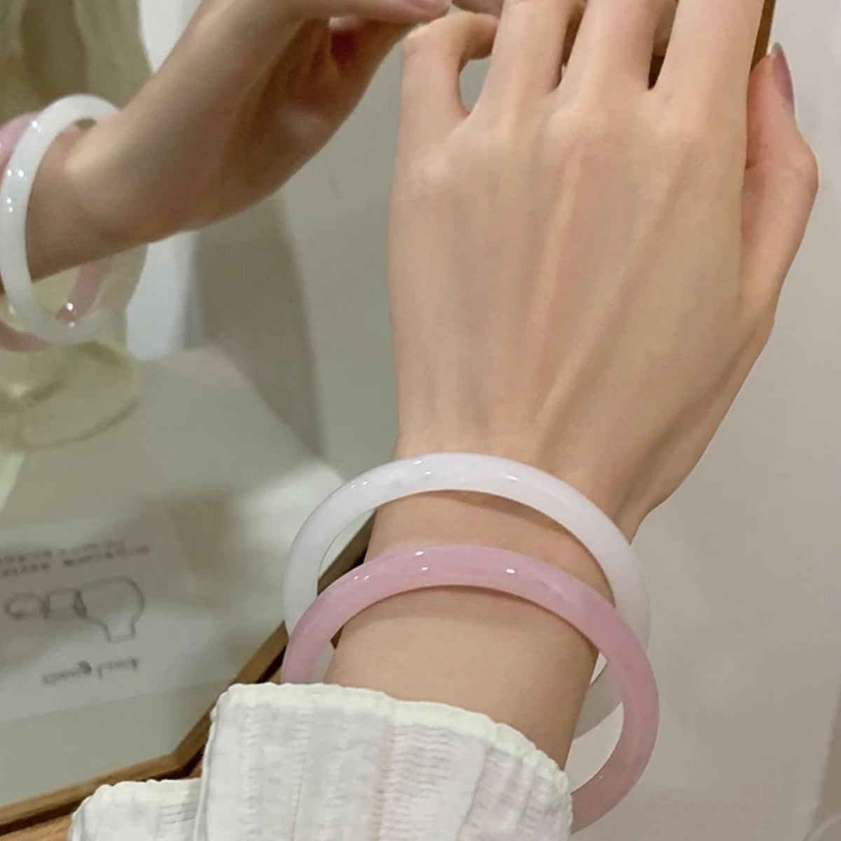 Women's Thick Type Round Glass Unknown Spring Bracelets