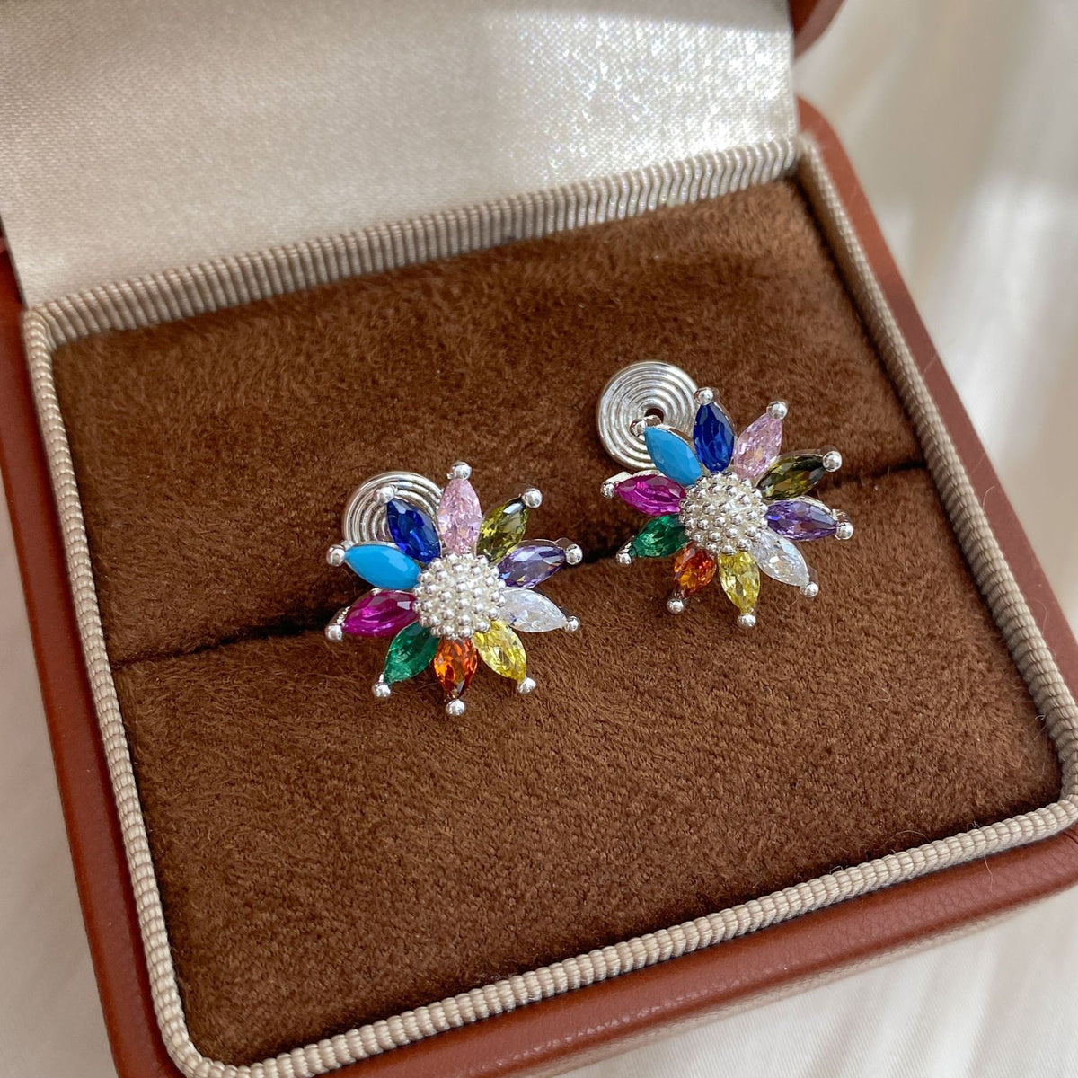 Unique Personality Colorful Crystals Small Flower Integrated Affordable Luxury Ear Clip