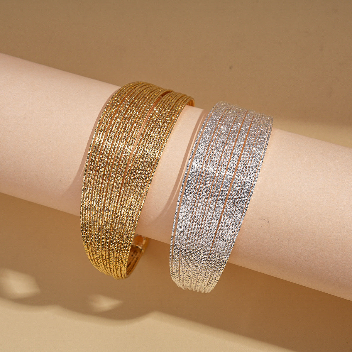 Women's Metal Geometric Round Open-ended Cold Personalized High-grade Bracelet