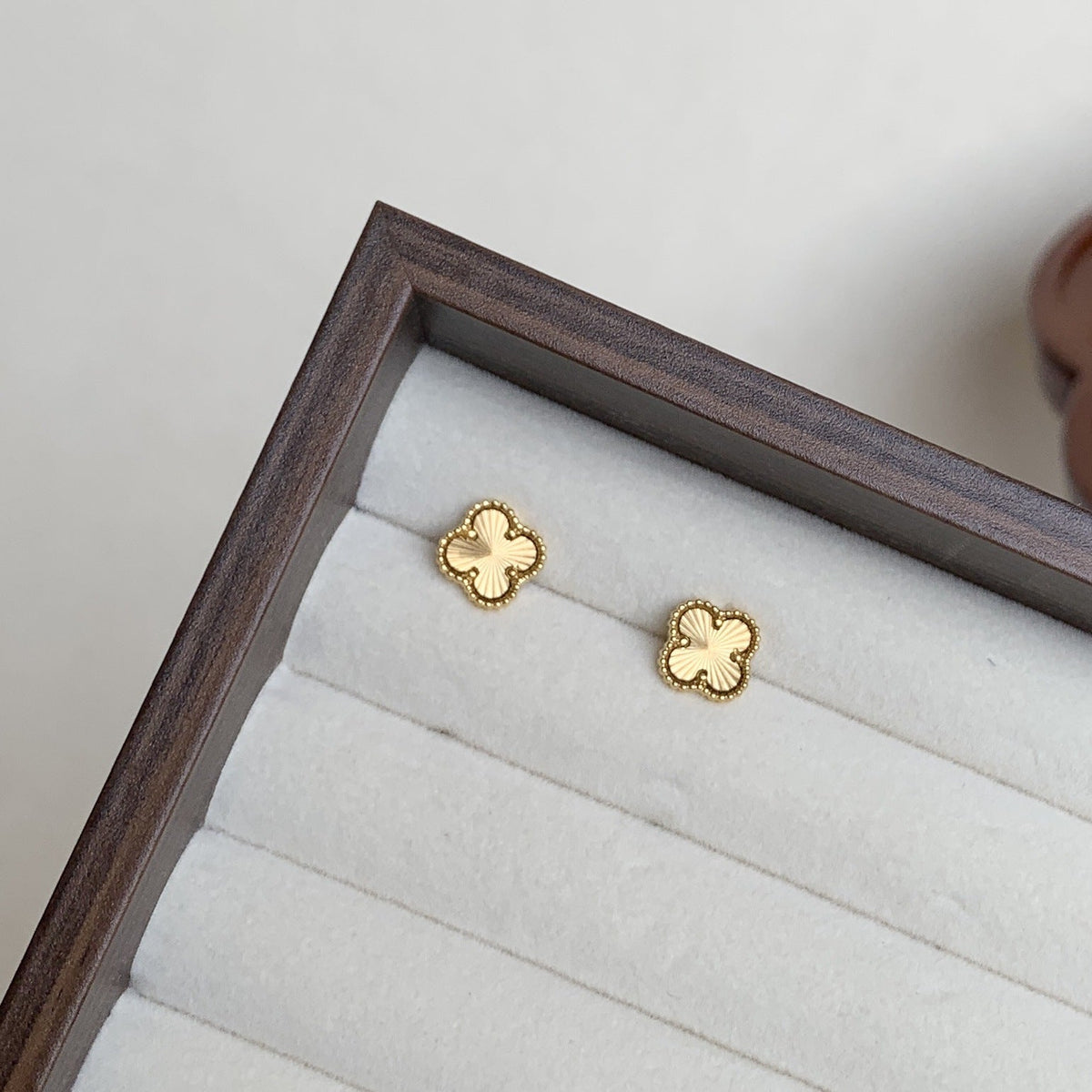 Balmain Delicate Small Clover Temperament Wild Niche Stud Earrings