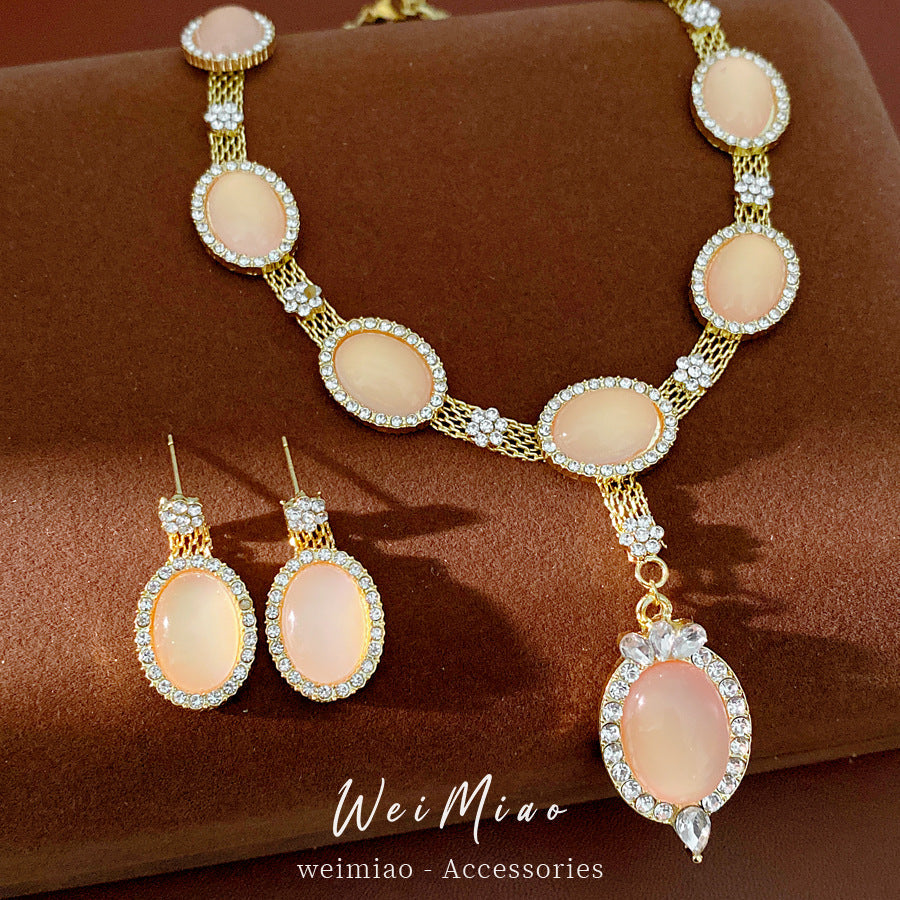 Diamond Resin Oval Light Luxury Minority Clavicle Chain Refined Necklaces
