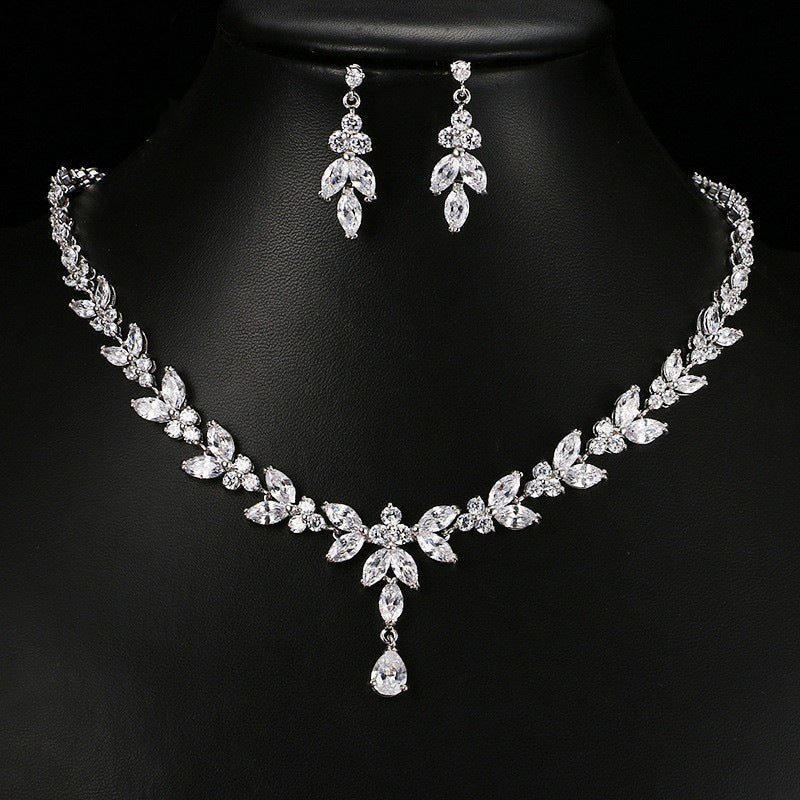 Fashionable Simple Elegant Long Horse Eye Water Necklaces
