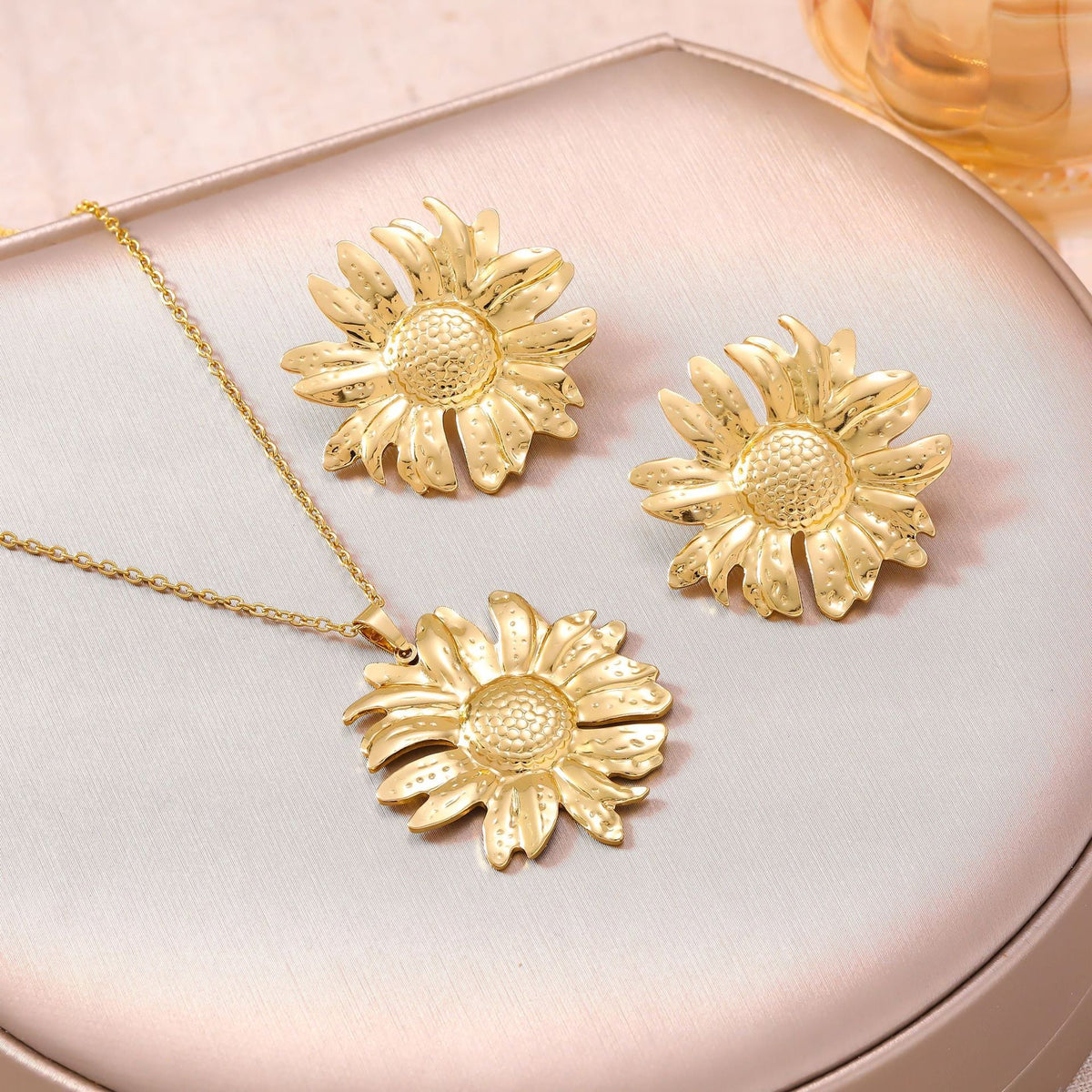 Women's French Stainless Steel Suite Light Luxury High-grade Jewelry Set