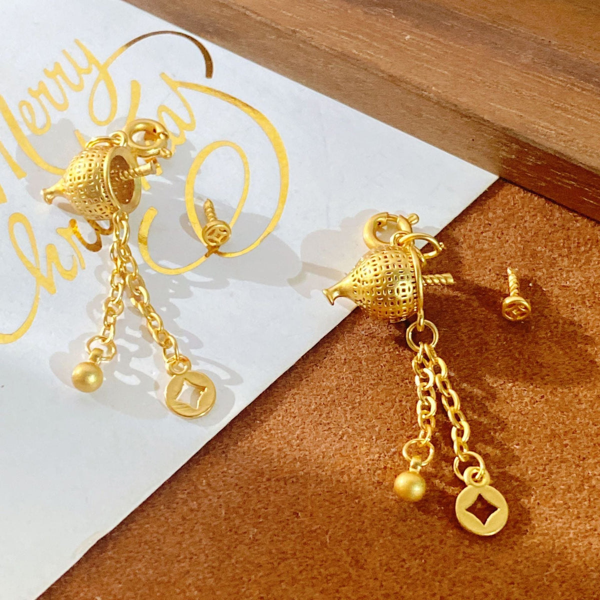 Ancient Gold Calabash Pendent Hand Rub Cotton Line Pendant