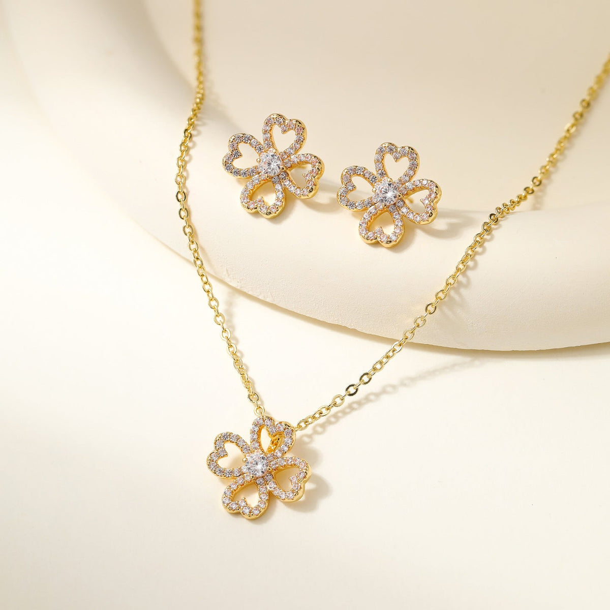 Women's Clover Diamond In The Debris Butterfly Necklaces