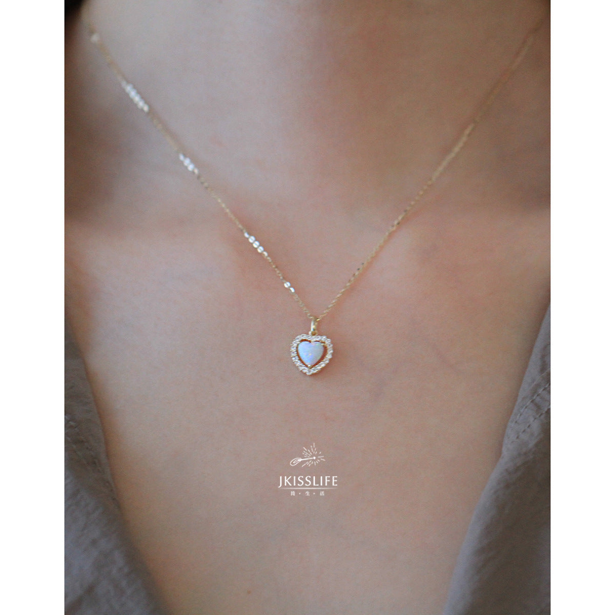 Women's Sier Gold-plated Exquisite Retro Gorgeous Imitation Opal Stone Love Necklaces