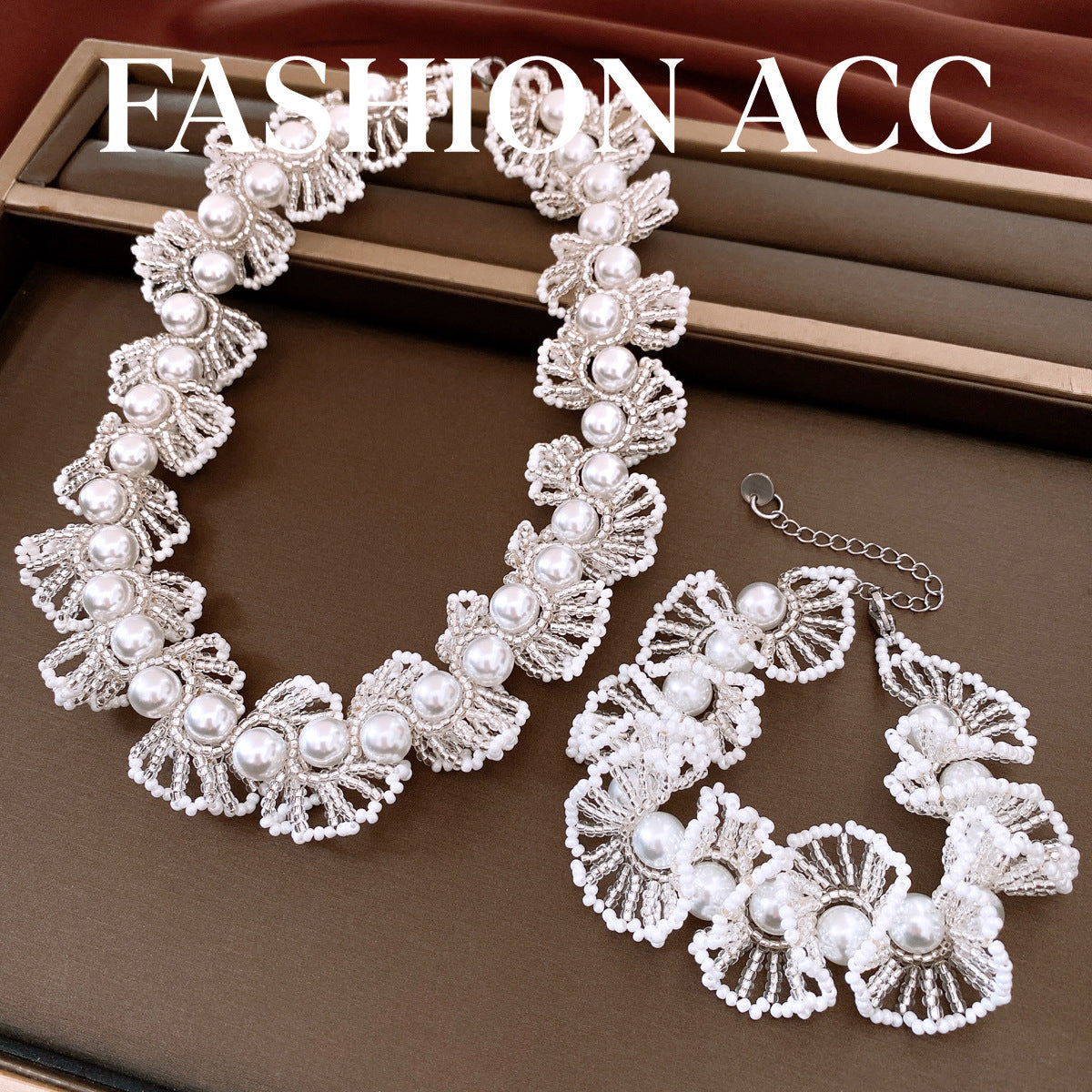 Lace French Style Retro Elegant Clavicle Chain Light Luxury Jewelry Set