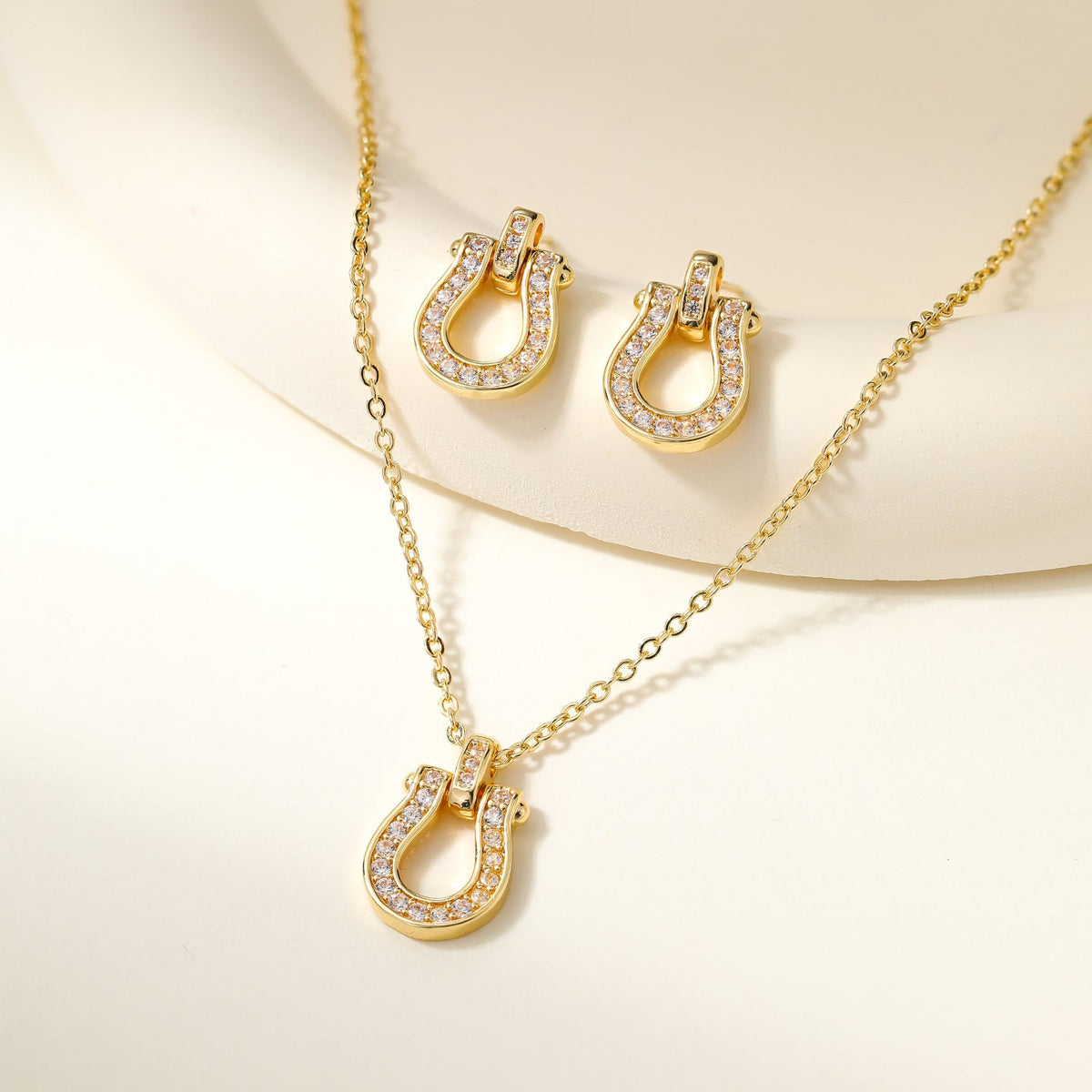 Women's Clover Diamond In The Debris Butterfly Necklaces
