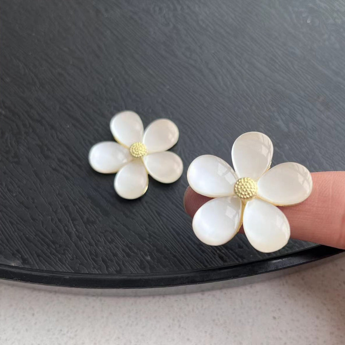 White Jelly Petals Super Fairy Sweet Stud Earrings