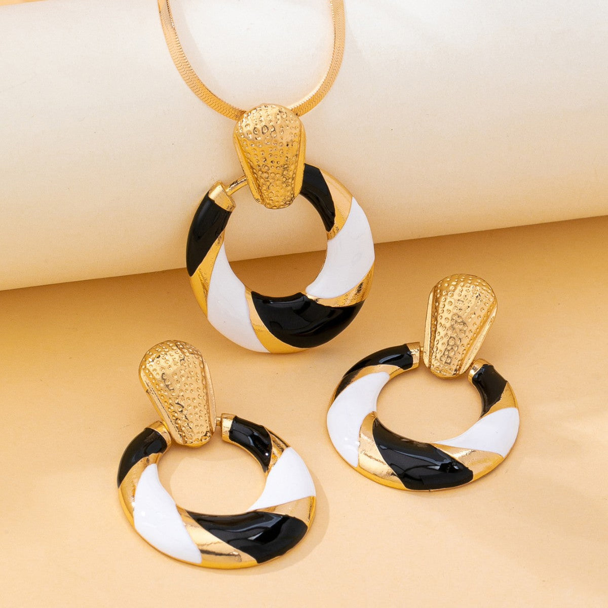 Color Matching Black White Oil Dripping Design Snake Bones Chain Jewelry Set