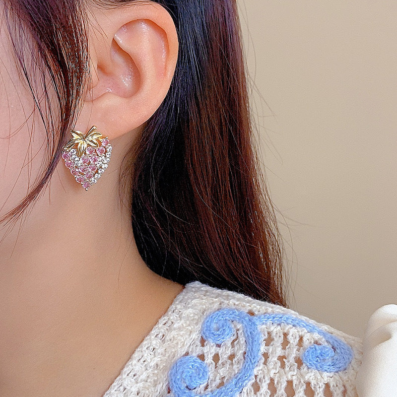 Women's Design Full Zirconium Strawberry Fashionable Temperament Sweet Personality Light Luxury Earrings