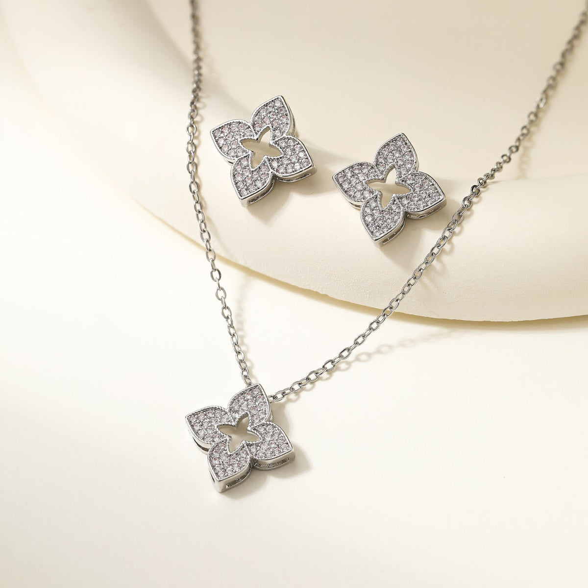 Women's Clover Diamond In The Debris Butterfly Necklaces