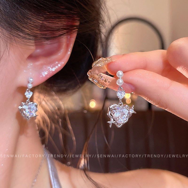 Women's Sweet Cool Irregular Heart Pearl Design Earrings