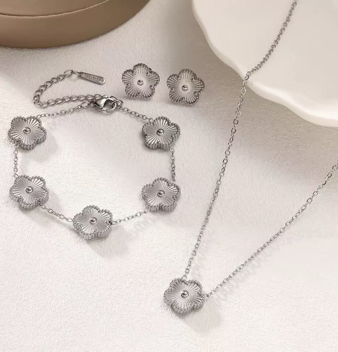 Women's Titanium Steel Ear Fashionable Temperamental Stainless Jewelry Set