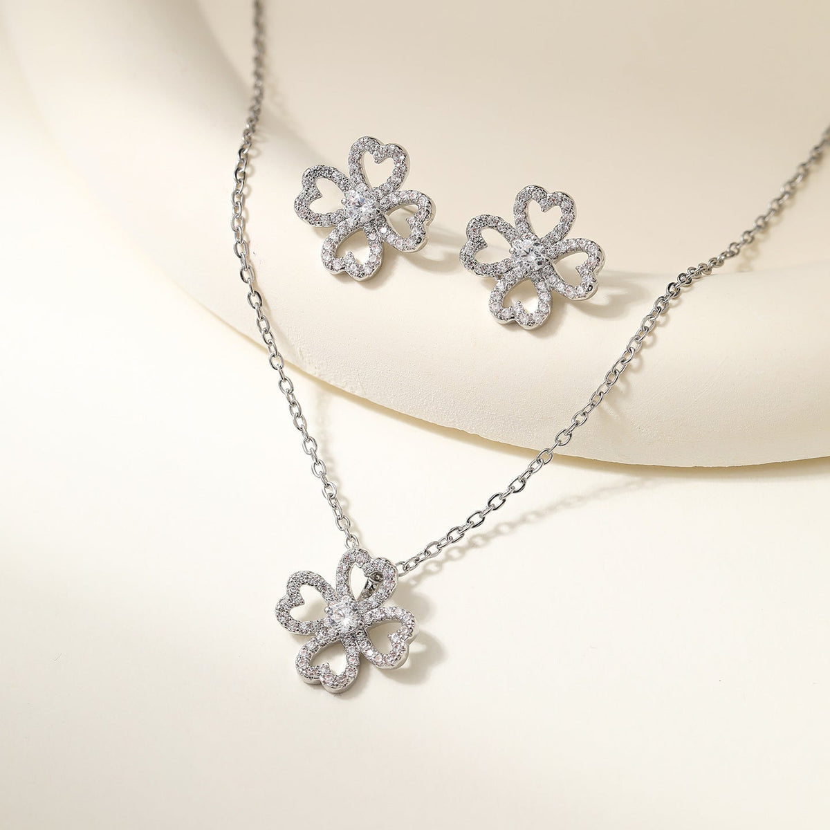 Women's Clover Diamond In The Debris Butterfly Necklaces