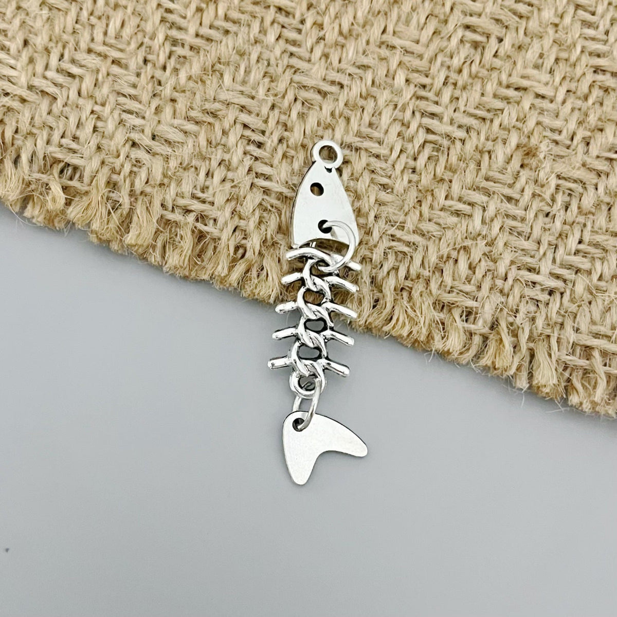 Personalized Creative Movable Fishbone Connecting Alloy Pendant