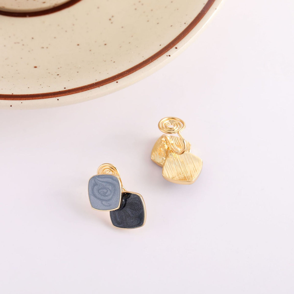 Geometric Mosquito Coil Haze Blue Fashion Sier Ear Clip