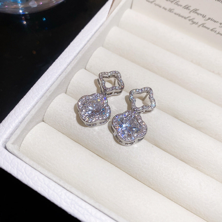 Women's Sier Needle Zircon Flower Hollow Delicate Ear Super Flash Temperament Jewelry Set